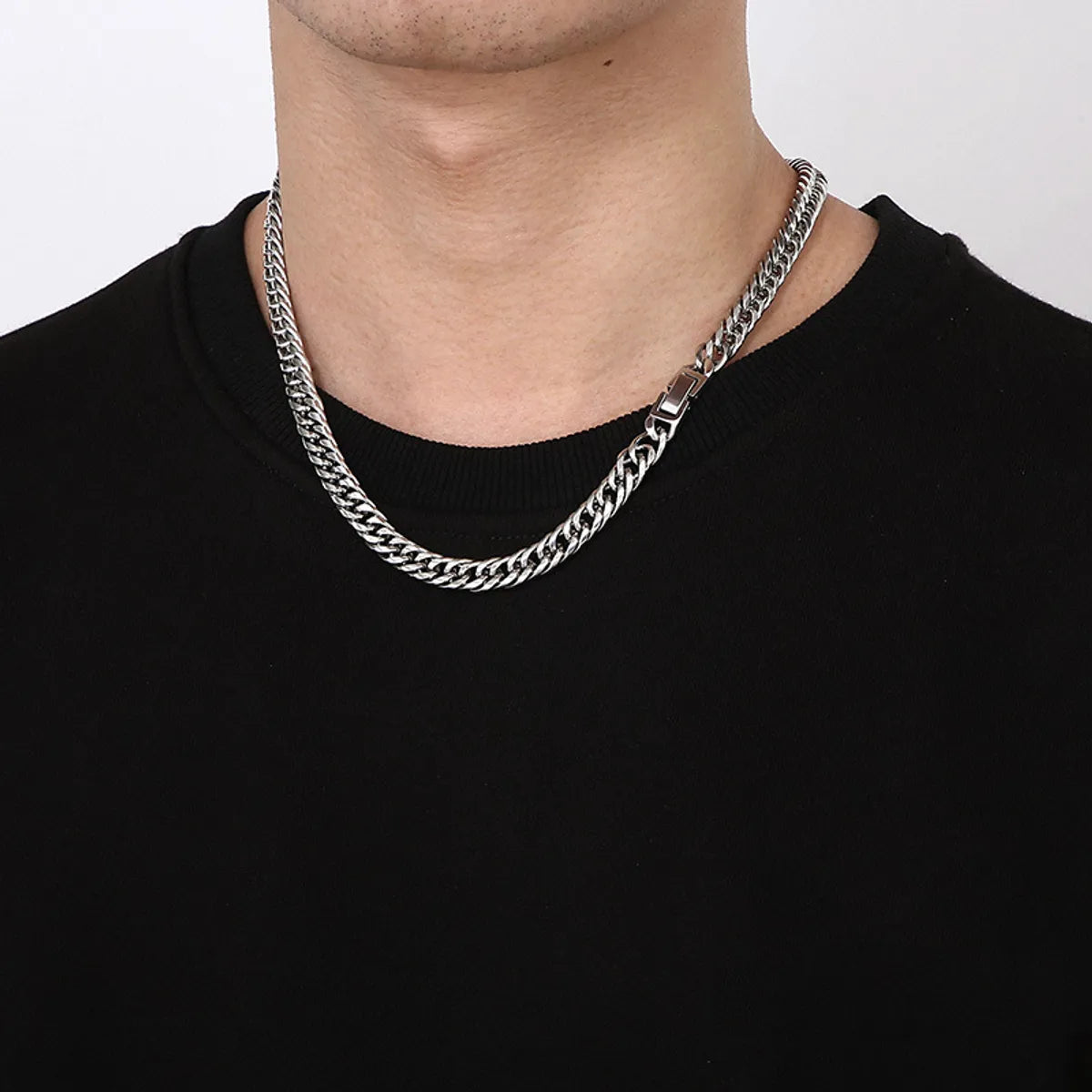 Women’s fashion necklaces-Simple Style Solid Color Titanium Steel Chain Men'S Necklace