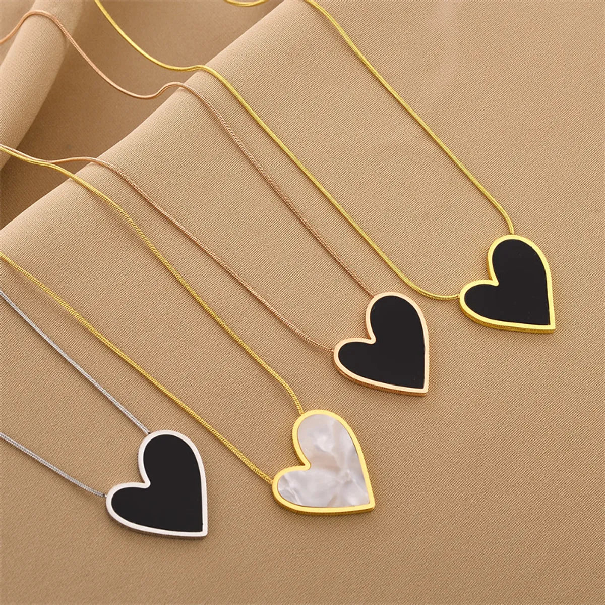 Women’s star necklaces-Elegant Heart Shape Titanium Steel Plating Shell Necklace