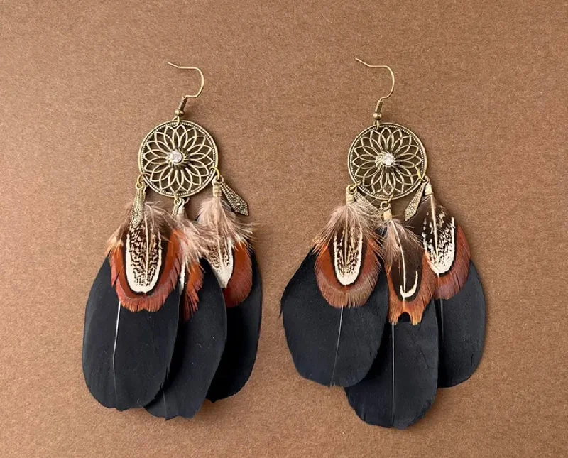 Women’s small hoop earrings-Beautiful Black Feather Earrings