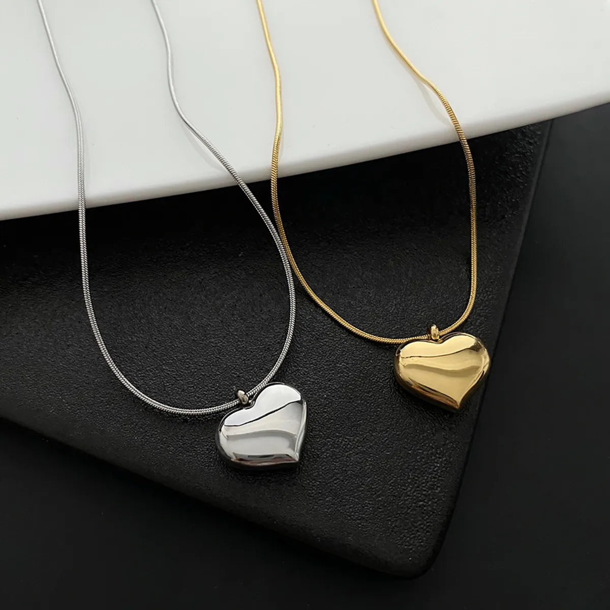 Women’s silver chain necklaces-Simple Style Heart Shape Titanium Steel Necklace