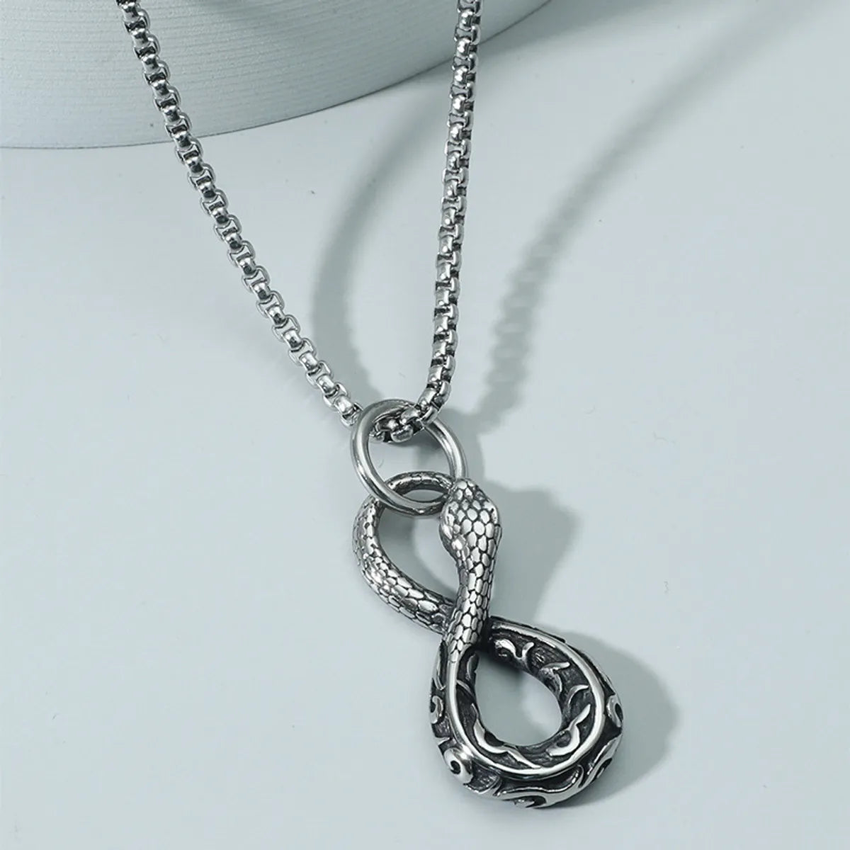 Women’s silver chain with pendant necklaces-European And American 8-Word Snake Pendant Necklace Metal Men'S Personality Retro Necklace Street Hip-Hop Cross-Border Sold Jewelry Wholesale