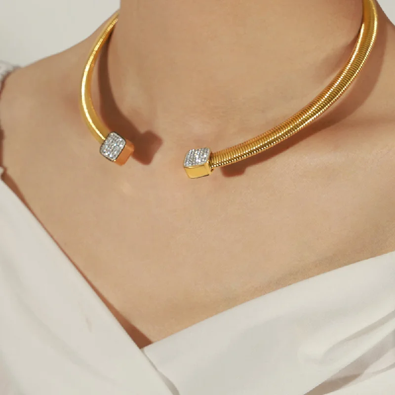 P173-Golden Collar-37cm