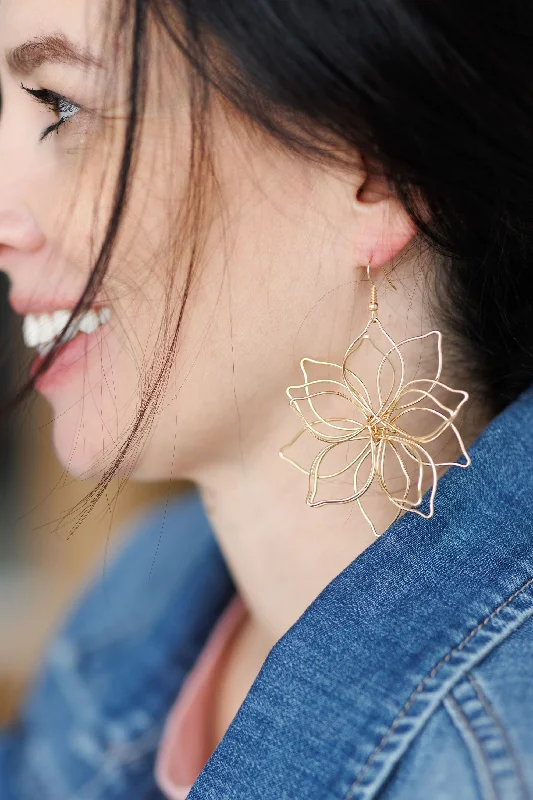 Women’s pearl drop earrings-Beautiful Gold Flower Earrings