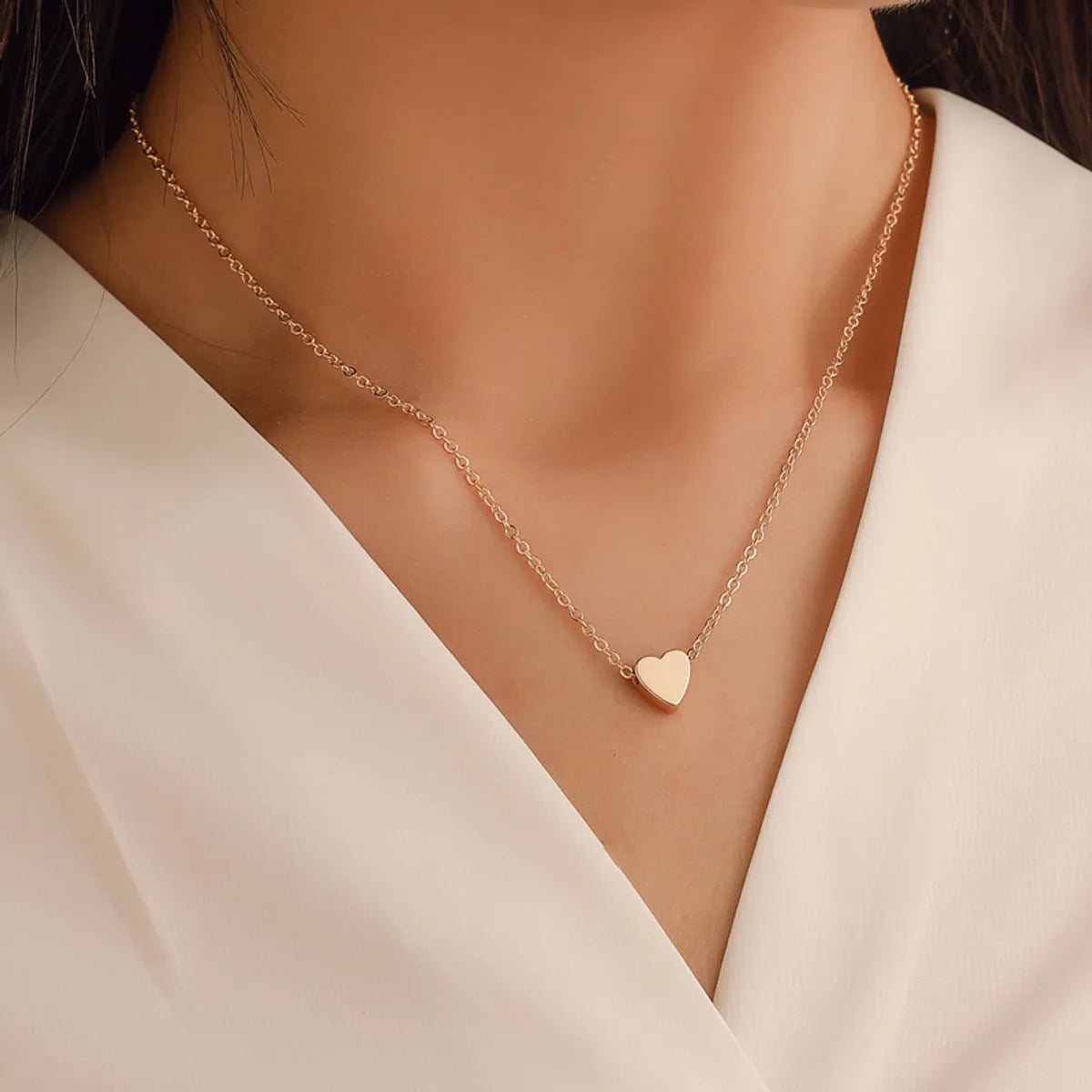 Women’s nameplate necklaces-Korea Peach Heart Mini Love Glossy Three-dimensional Pendant Love Clavicle Chain For Women