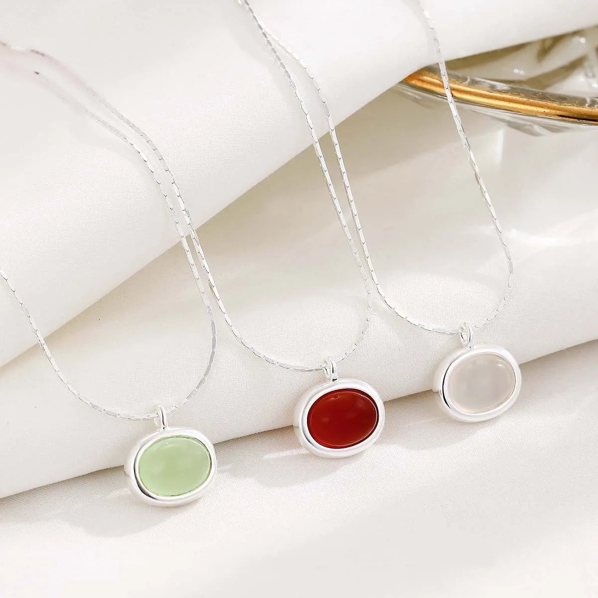 Women’s statement necklaces-Ig Style Simple Style Round Sterling Silver Artificial Gemstones Pendant Necklace In Bulk