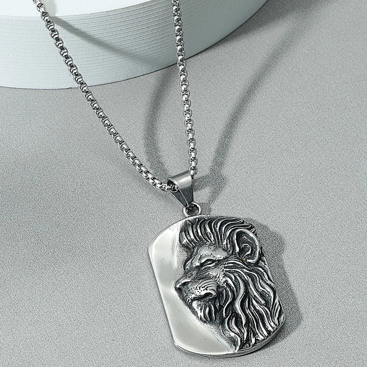 Women’s engraved necklaces-Fashion Lion Head Alloy Necklace Wholesale