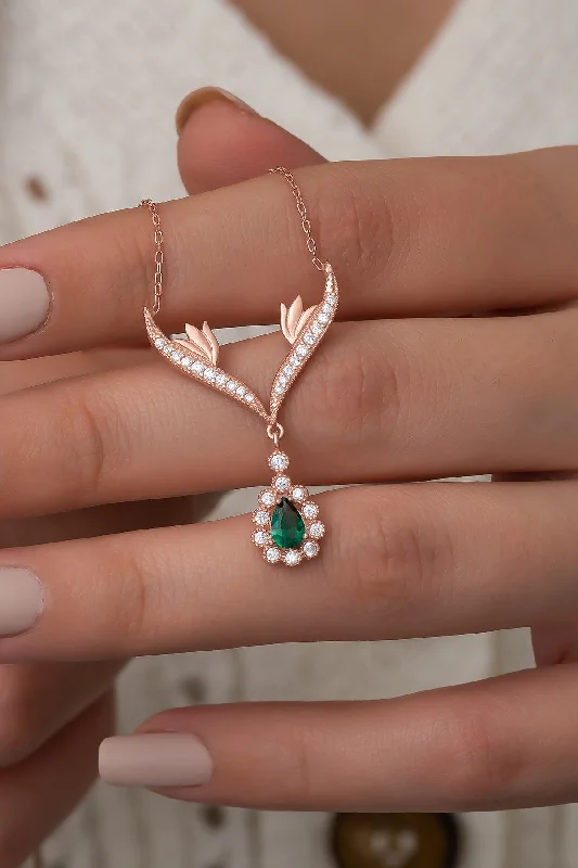 Women’s star necklaces-Deer Charm Green Zircon Necklace