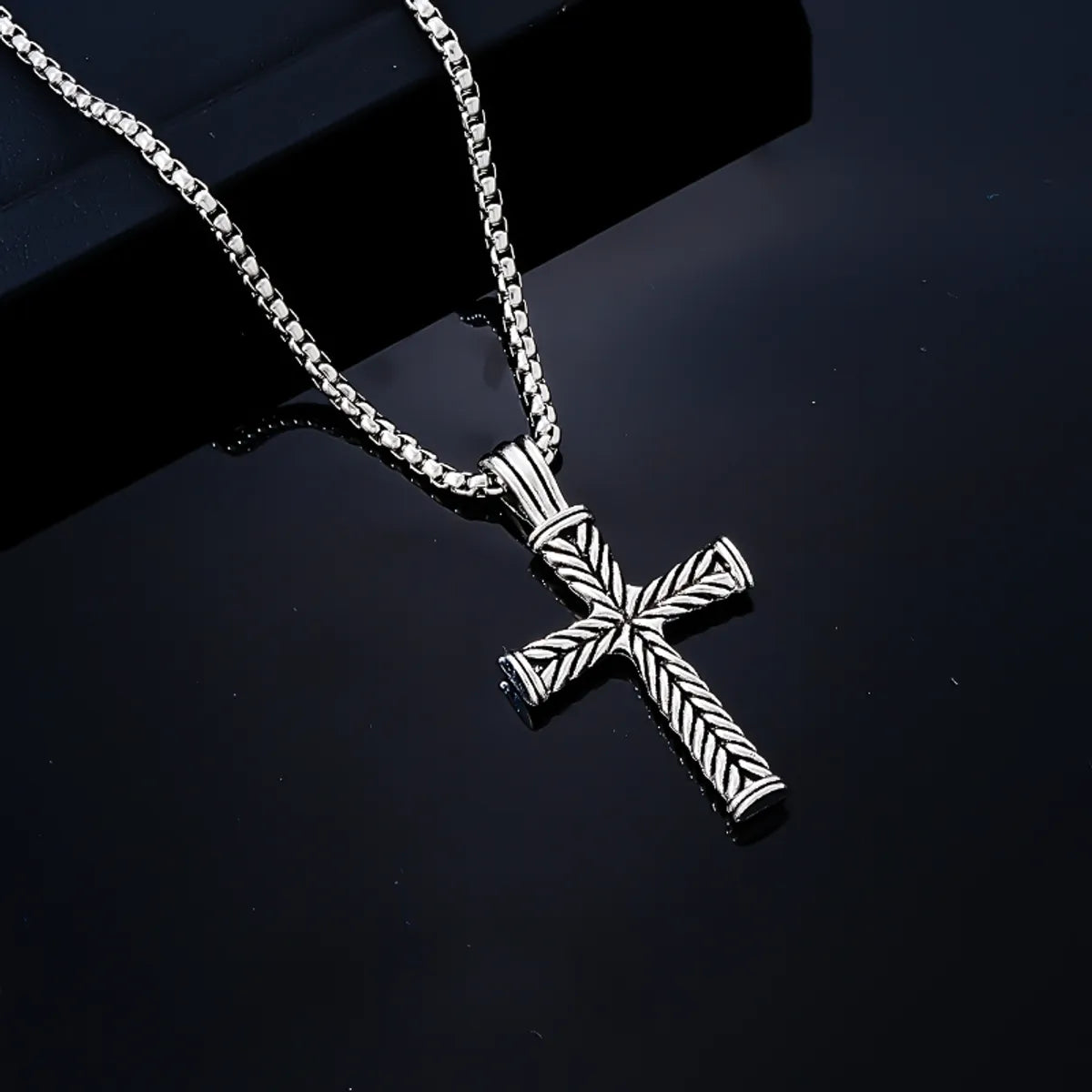 Women’s sapphire necklaces-Hip-Hop Retro Vintage Style Cross 304 Stainless Steel Alloy Titanium Steel Silver Plated Unisex Pendant Necklace