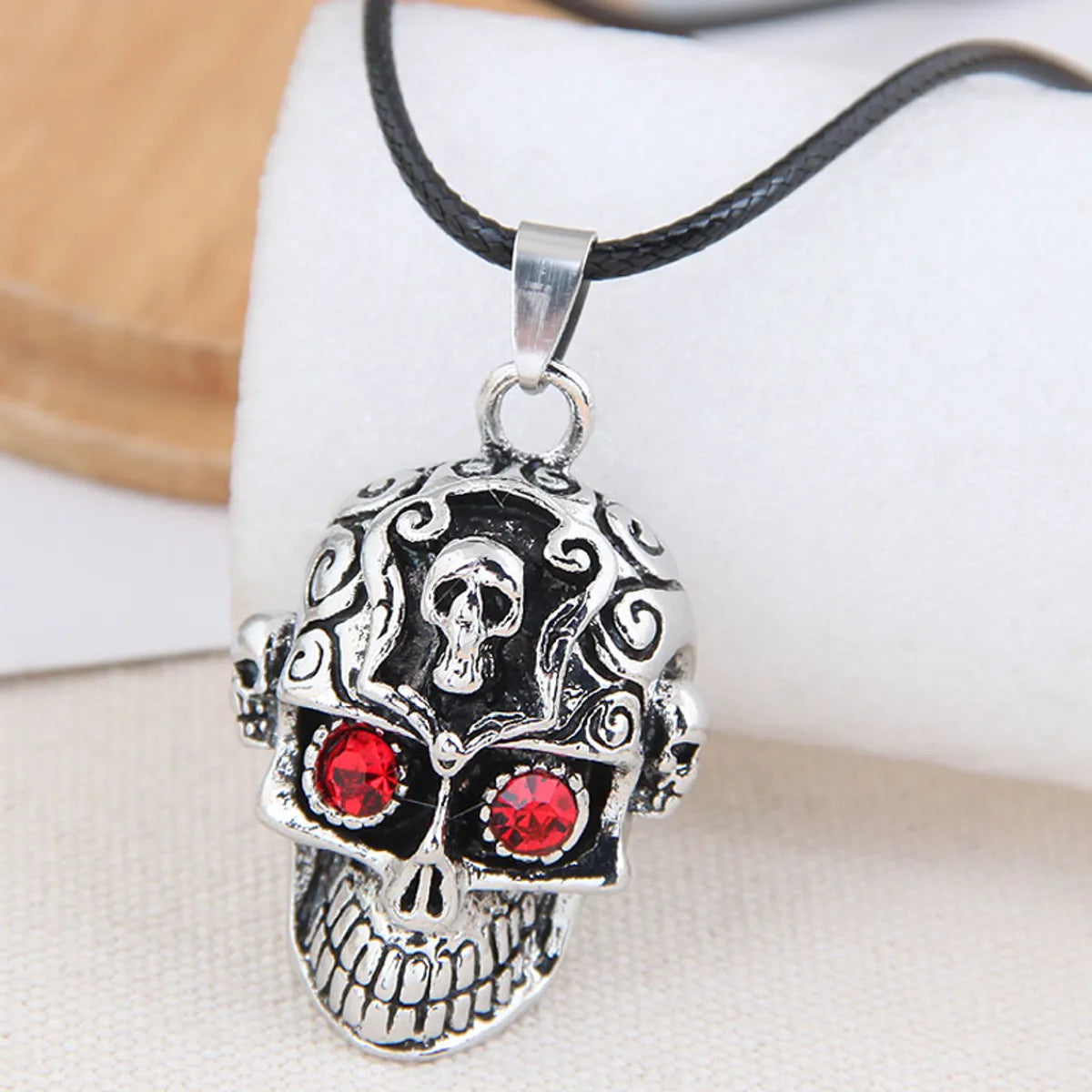 Women’s round pendant necklaces-New Fashion Retro Simple Skull Exaggerated Alloy Necklace