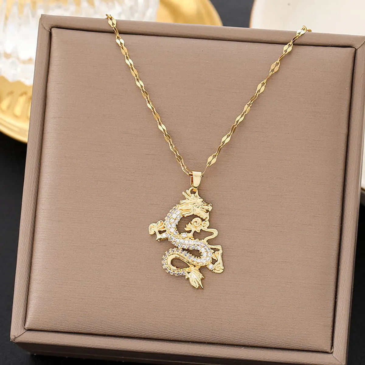 Women’s handmade necklaces-Titanium Steel 18K Gold Plated Chinoiserie Simple Style Commute Dragon Polishing Inlay Artificial Rhinestones Pendant Necklace