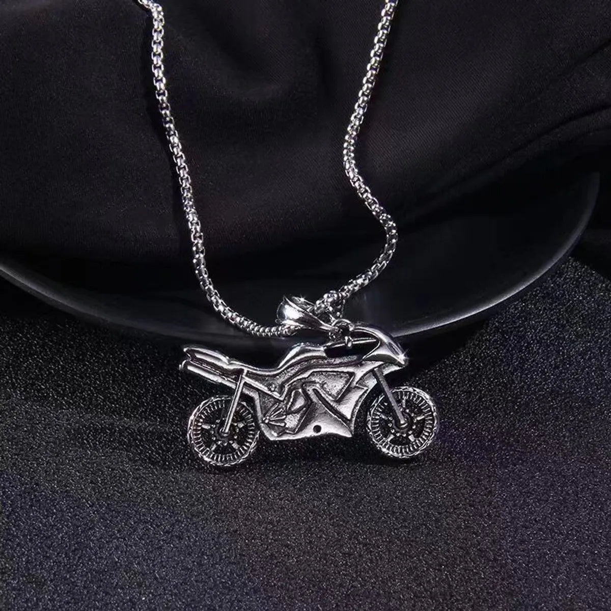 Women’s rose gold necklaces-Retro Motorcycle Stainless Steel Alloy Plating Men'S Pendant Necklace