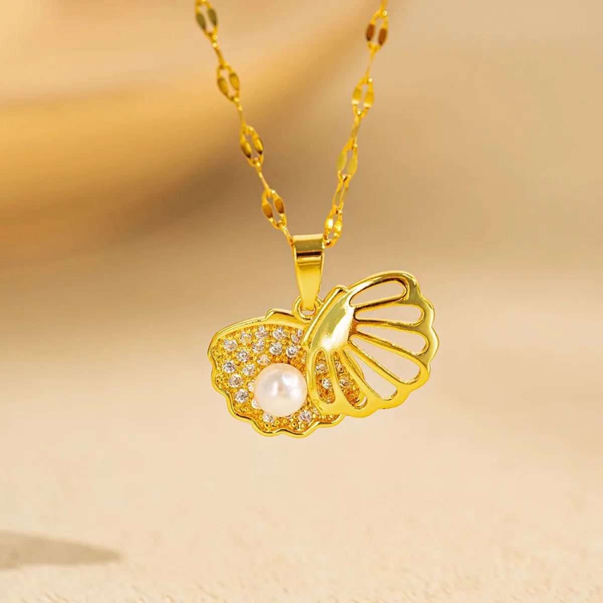 Women’s butterfly necklaces-Titanium Steel 18K Gold Plated Elegant Simple Style Shell Inlay Artificial Rhinestones Artificial Pearls Pendant Necklace