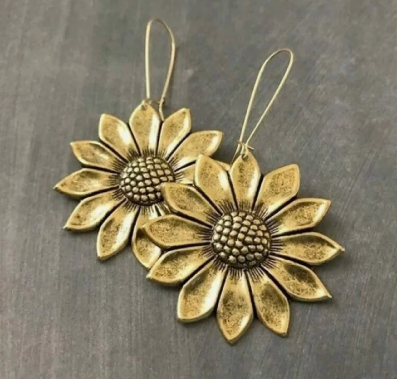 Women’s luxury pearl earrings-Beautiful Gold Sunflower Earrings