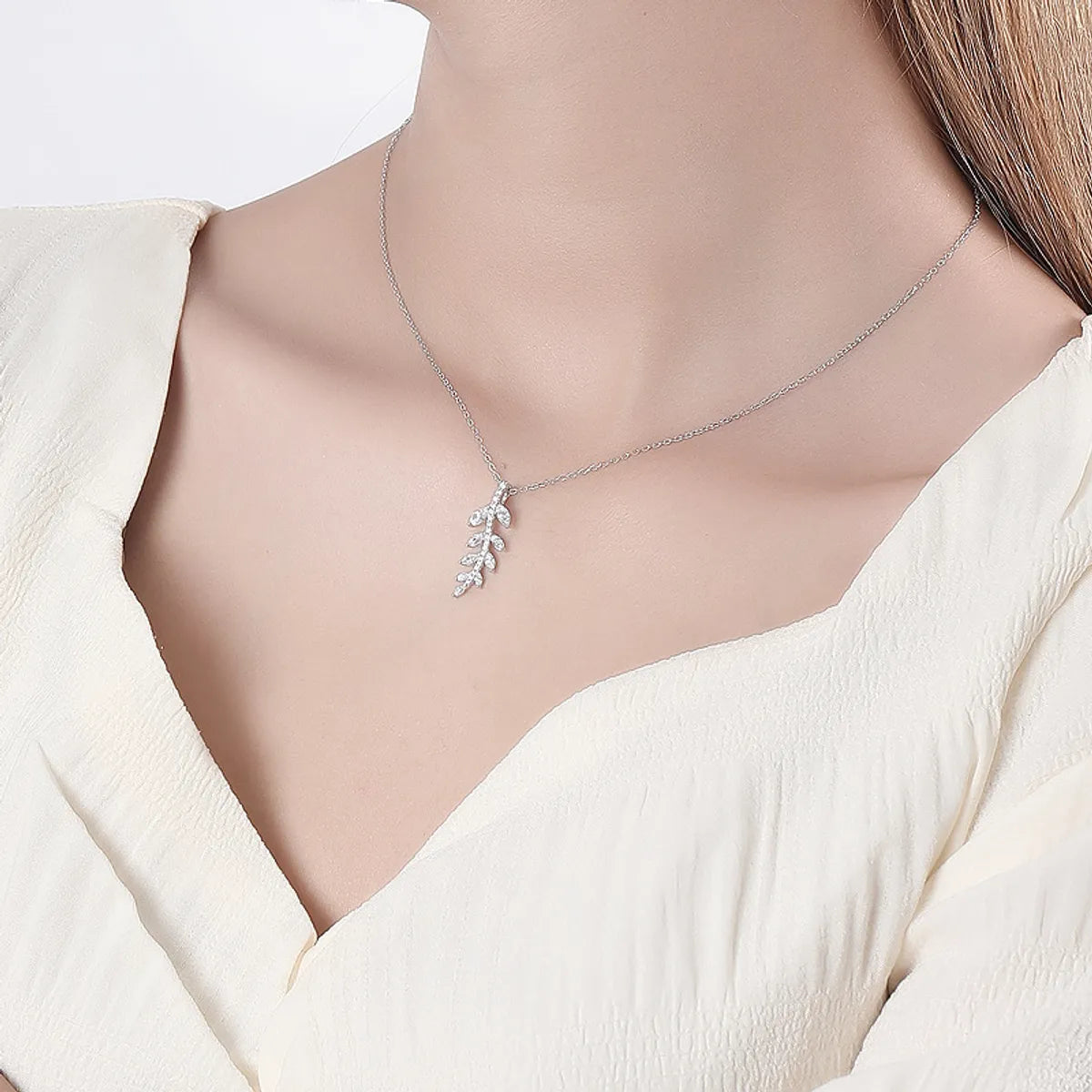 Women’s engagement necklaces-Simple Style Leaves Sterling Silver Plating Pendant Necklace