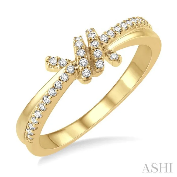 Women’s three-stone engagement rings-1/6 Ctw Love Knot Round Cut Diamond Crisscross Fashion Ring in 10K Yellow Gold