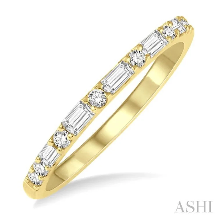 Women’s solitaire diamond engagement rings-1/3 Ctw Alternating Baguette and Round Cut Diamond Wedding Band in 14K Yellow Gold