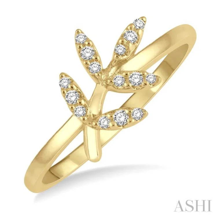 Women’s engagement rings with baguette diamonds-1/10 Ctw Leaf Motif Round Cut Diamond Petite Fashion Ring in 10K Yellow Gold