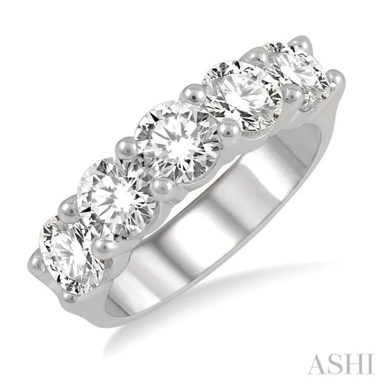 Women’s stacked engagement rings-2 1/2 ctw 5 Stone Round Cut Diamond Wedding Band in 14K White Gold