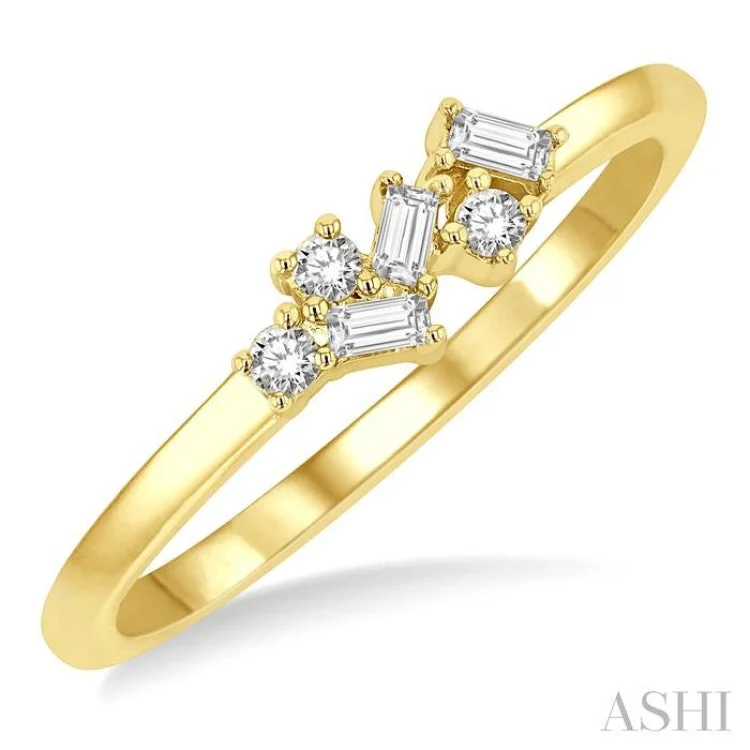 Women’s engagement rings with rose-cut diamonds-1/8 ctw Scatter Baguette and Round Cut Diamond Petite Fashion Ring in 14K Yellow Gold