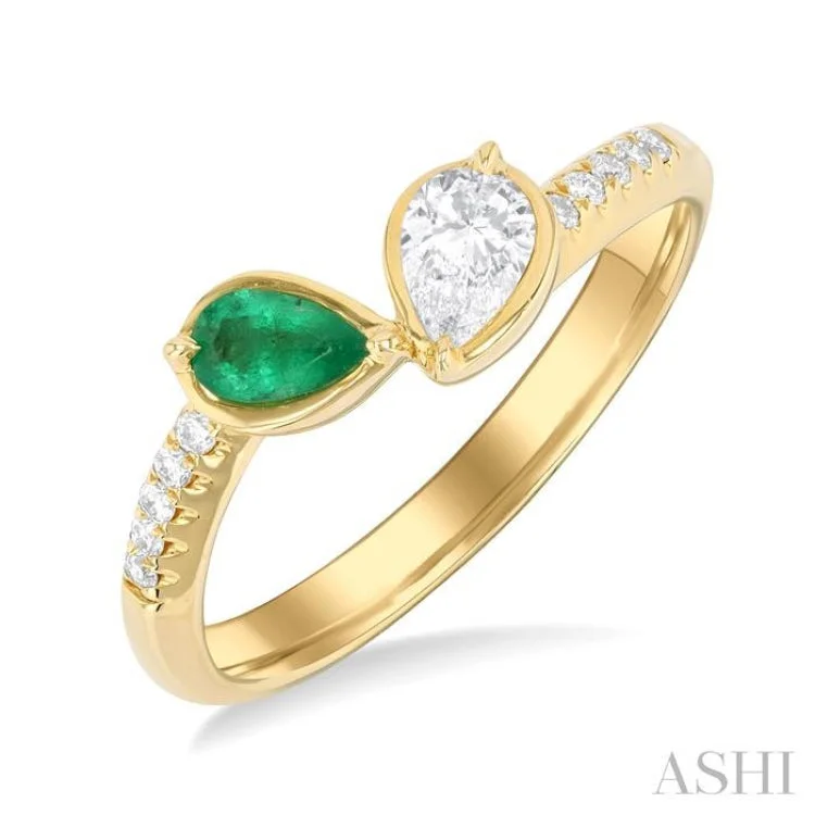 Women’s gold engagement rings-1/3 ctw Toi Et Moi 5X3MM Pear Cut Emerald and 1/4 ctw Pear & Round Cut Diamond Precious Fashion Ring in 14K Yellow Gold